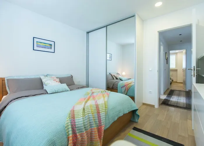 Spacious Modern Apartment Close To The Beach