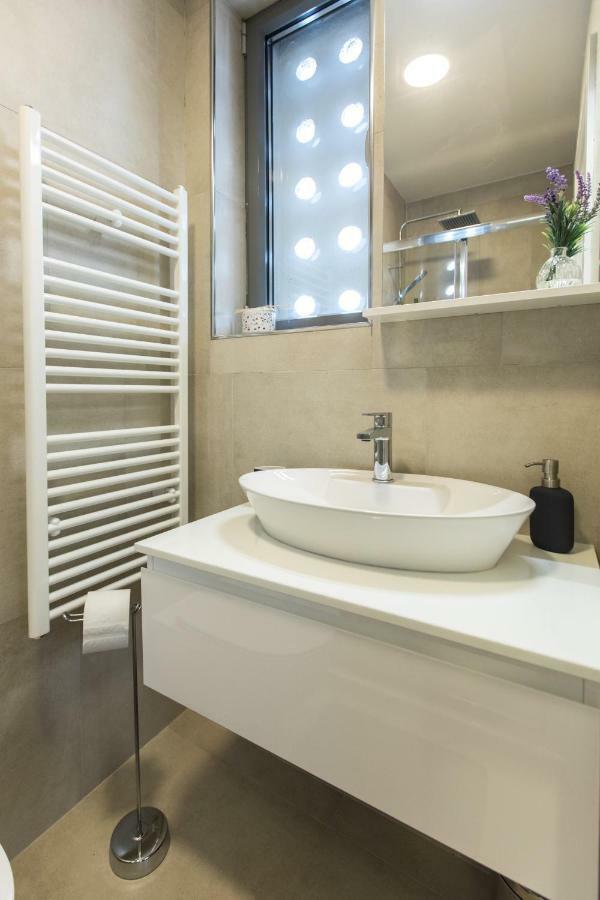 Spacious Modern Close To The Apartment